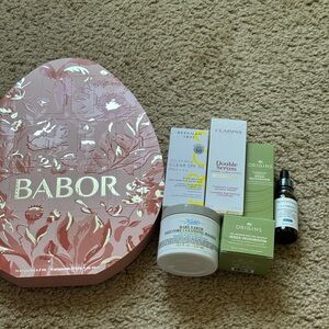 BUNDLE skincare products • all brandnew check for closeup details •